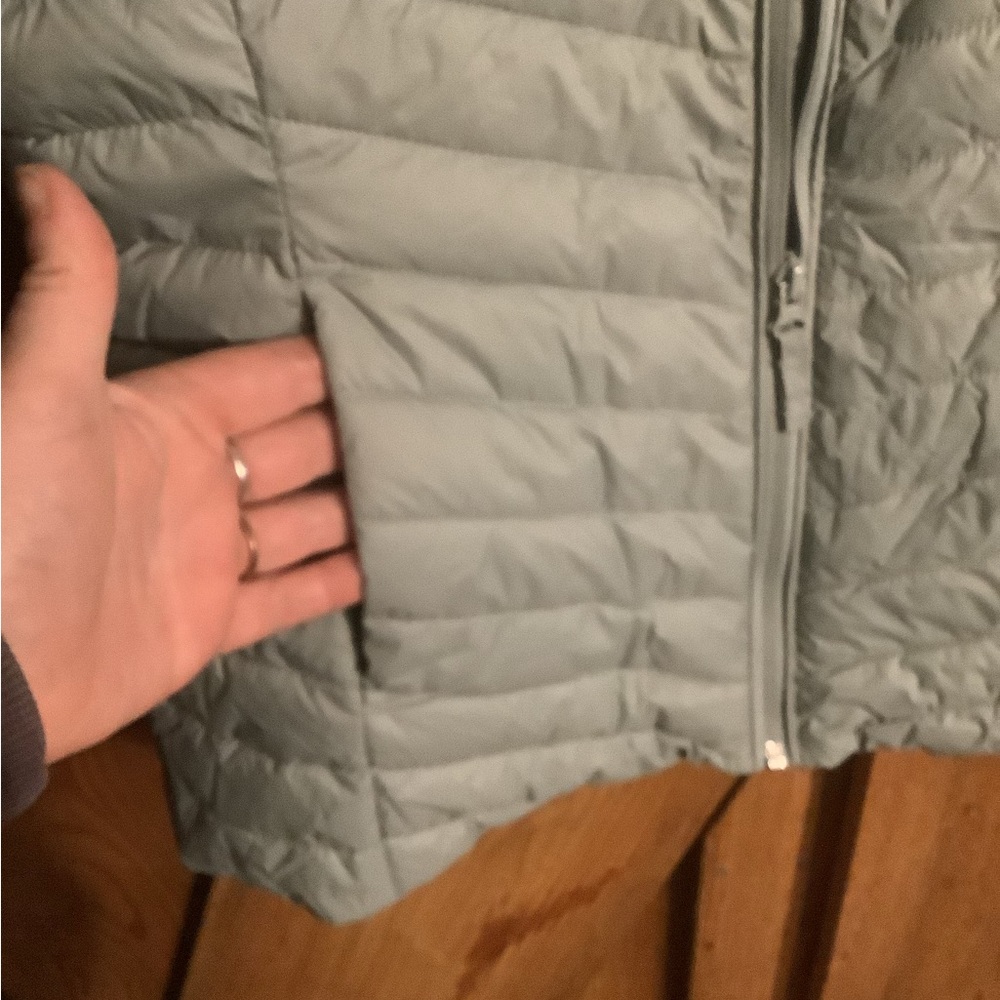Puffer vest -Old Navy - Picture 4 of 6